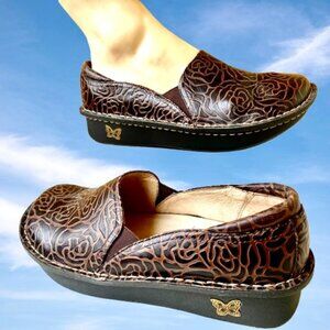 Alegria Loafer Clog Deb Brown EMBOSSED Leather Comfort Shoes EUR 40 Womens 9.5